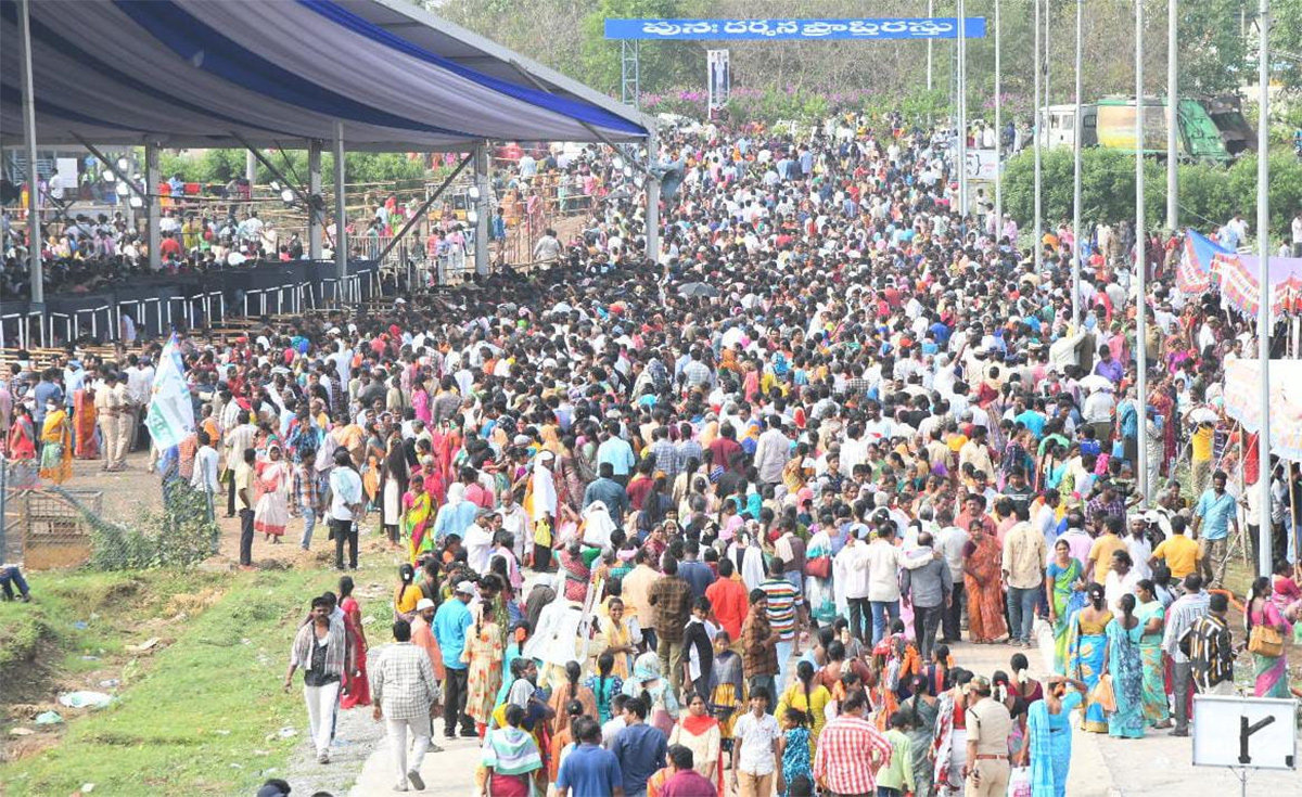 Huge_20Crowd_20At_20CM_20Jagan_20Amaravati_20Land_20Distribution_20Meeting_20Photos-10.jpg 9