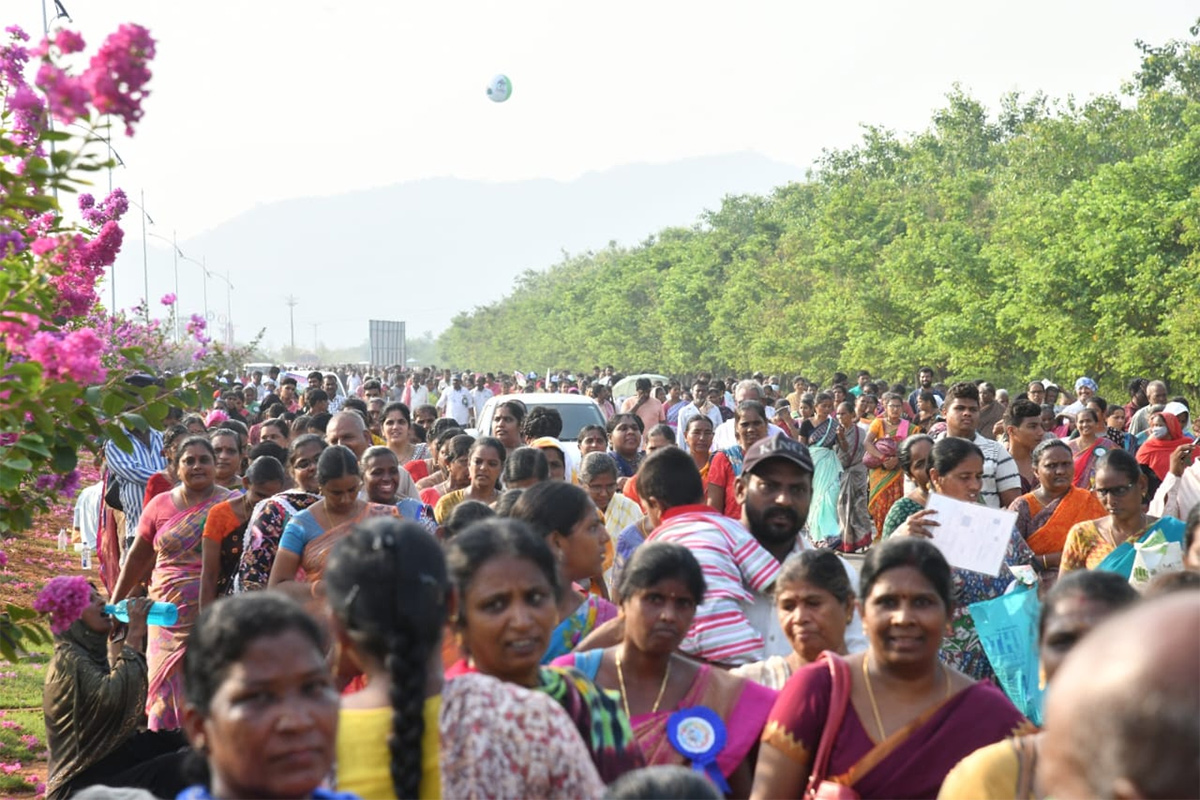 Huge_20Crowd_20At_20CM_20Jagan_20Amaravati_20Land_20Distribution_20Meeting_20Photos-15.jpg 14