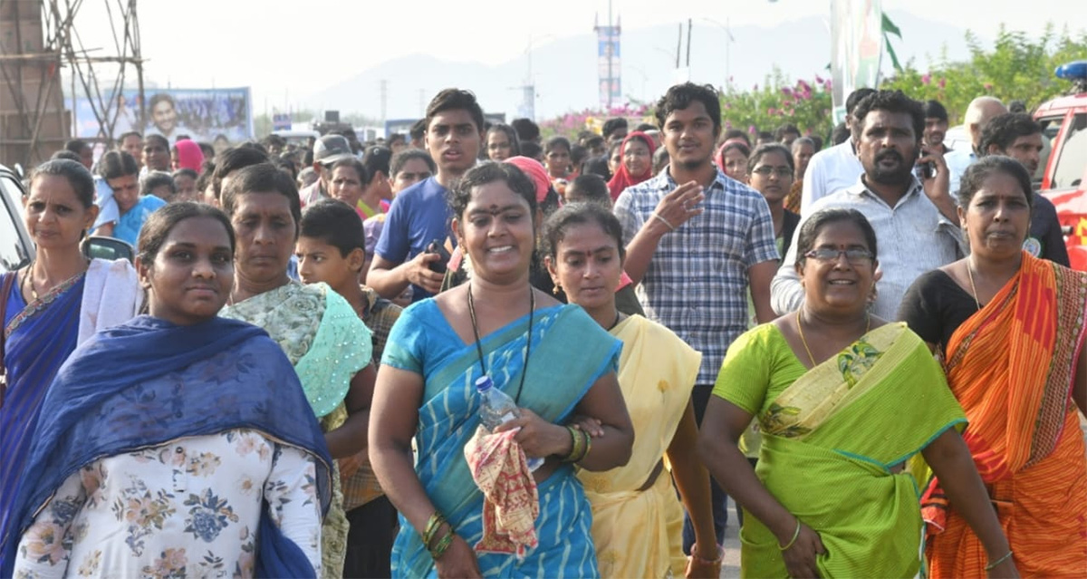 Huge_20Crowd_20At_20CM_20Jagan_20Amaravati_20Land_20Distribution_20Meeting_20Photos-16.jpg 15