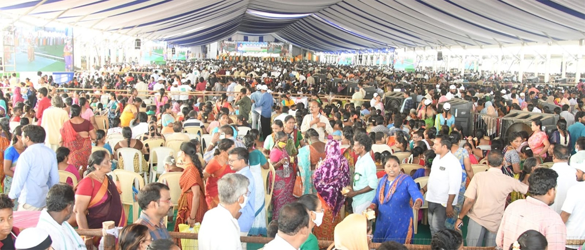 Huge_20Crowd_20At_20CM_20Jagan_20Amaravati_20Land_20Distribution_20Meeting_20Photos-19.jpg 18