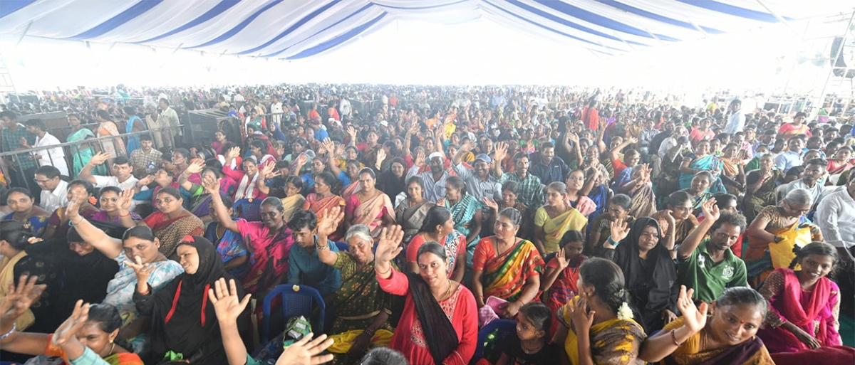 Huge_20Crowd_20At_20CM_20Jagan_20Amaravati_20Land_20Distribution_20Meeting_20Photos-20.jpg 19