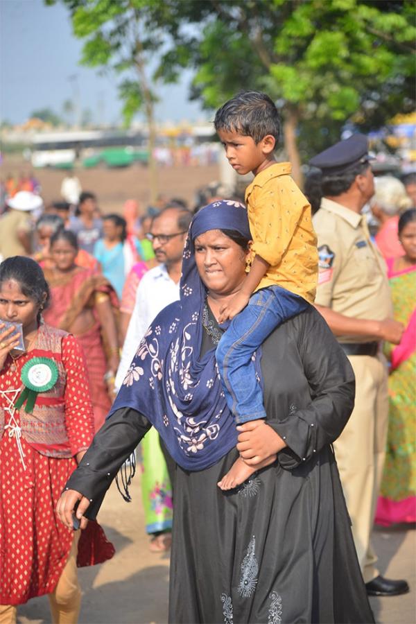 Huge_20Crowd_20At_20CM_20Jagan_20Amaravati_20Land_20Distribution_20Meeting_20Photos-24.jpg 23