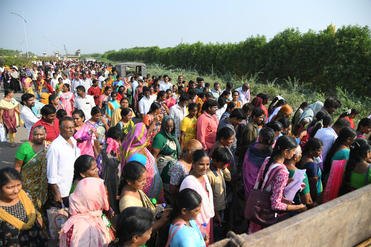 Huge_20Crowd_20At_20CM_20Jagan_20Amaravati_20Land_20Distribution_20Meeting_20Photos-28.jpg 27