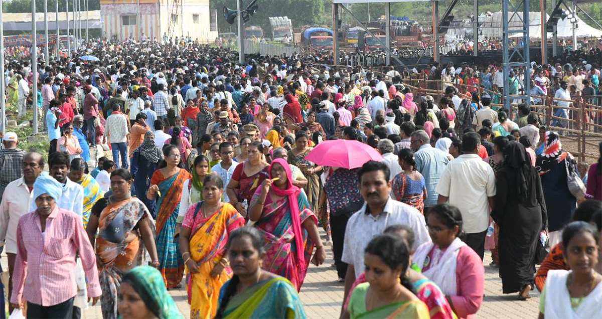 Huge_20Crowd_20At_20CM_20Jagan_20Amaravati_20Land_20Distribution_20Meeting_20Photos-29.jpg 28
