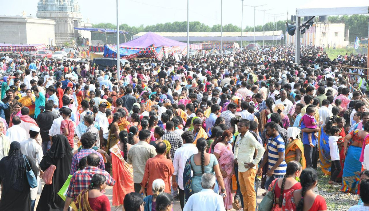 Huge_20Crowd_20At_20CM_20Jagan_20Amaravati_20Land_20Distribution_20Meeting_20Photos-31.jpg 30