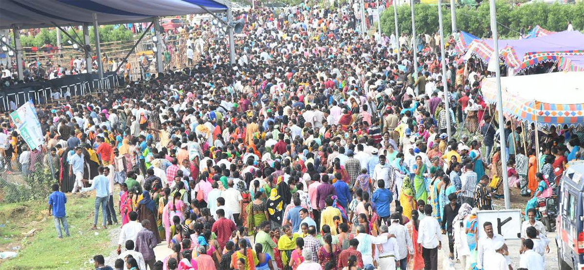 Huge_20Crowd_20At_20CM_20Jagan_20Amaravati_20Land_20Distribution_20Meeting_20Photos-34.jpg 33