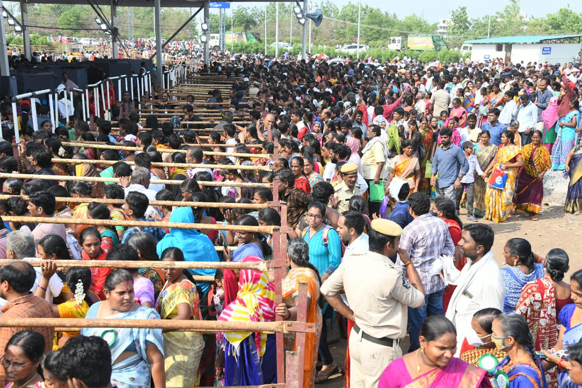 Huge_20Crowd_20At_20CM_20Jagan_20Amaravati_20Land_20Distribution_20Meeting_20Photos-35.jpg 34