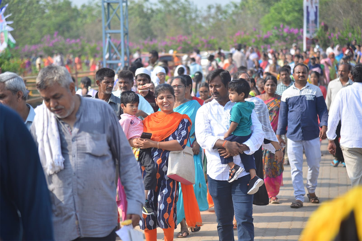 Huge_20Crowd_20At_20CM_20Jagan_20Amaravati_20Land_20Distribution_20Meeting_20Photos-39.jpg 37