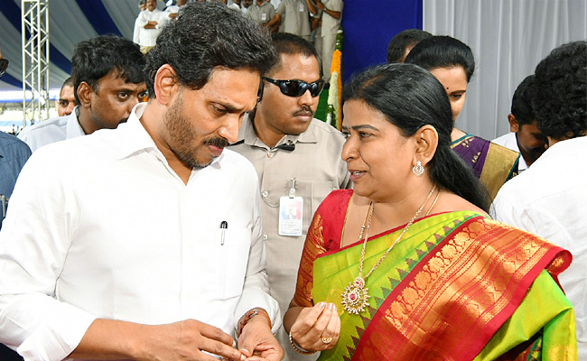 cm-ys-jagan-vanitha1.jpg