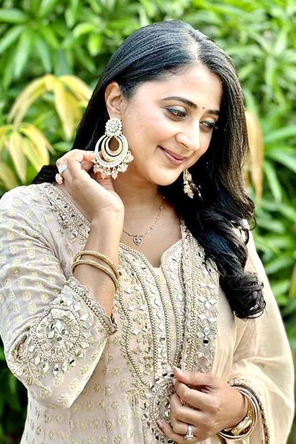 Actress_20Kanika_20Unseen_20Photos_4.jpg 5