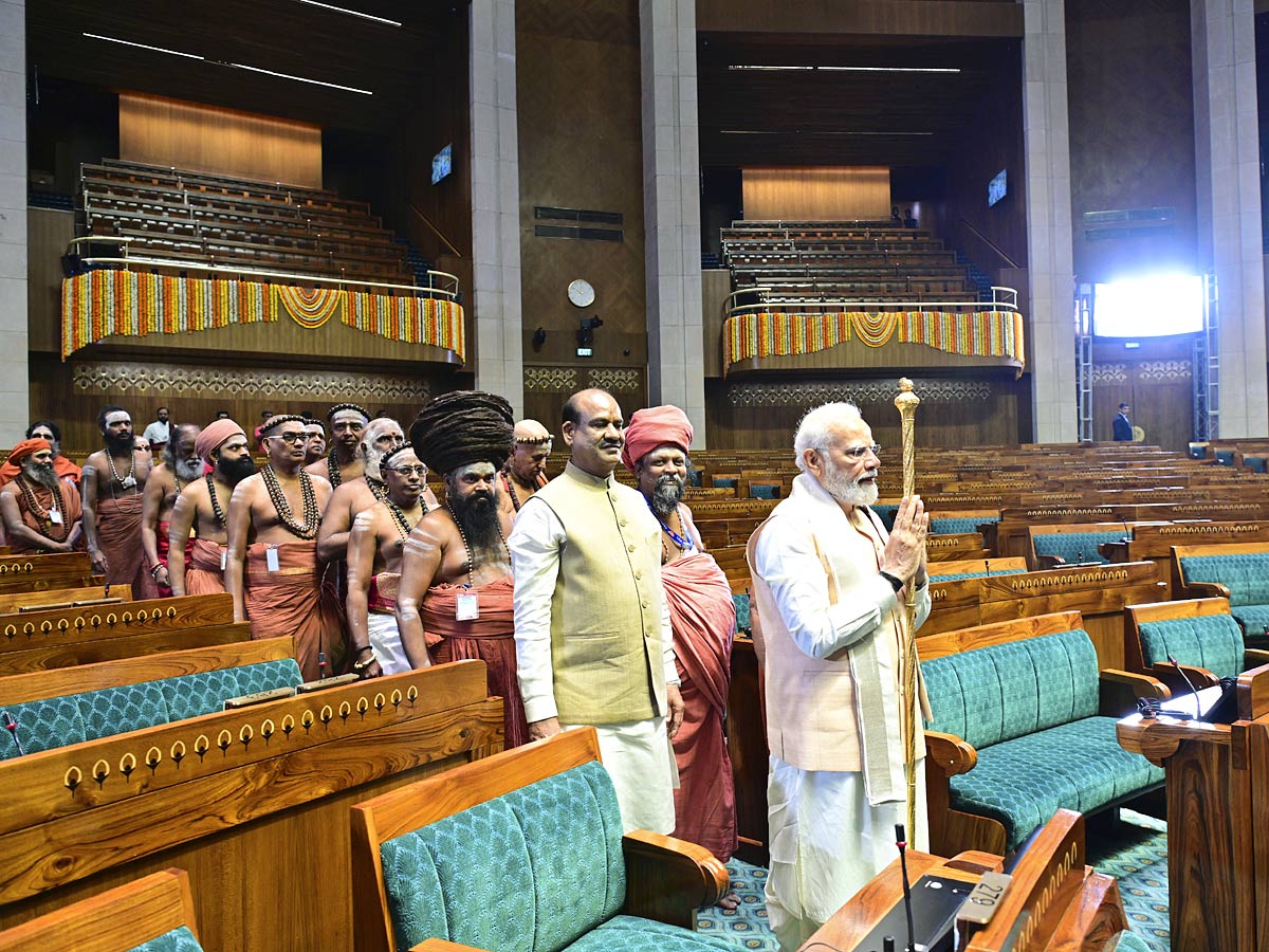 PM_20Modi_20inaugurates_20new_20Parliament_20building_20Photos_10.jpg 15