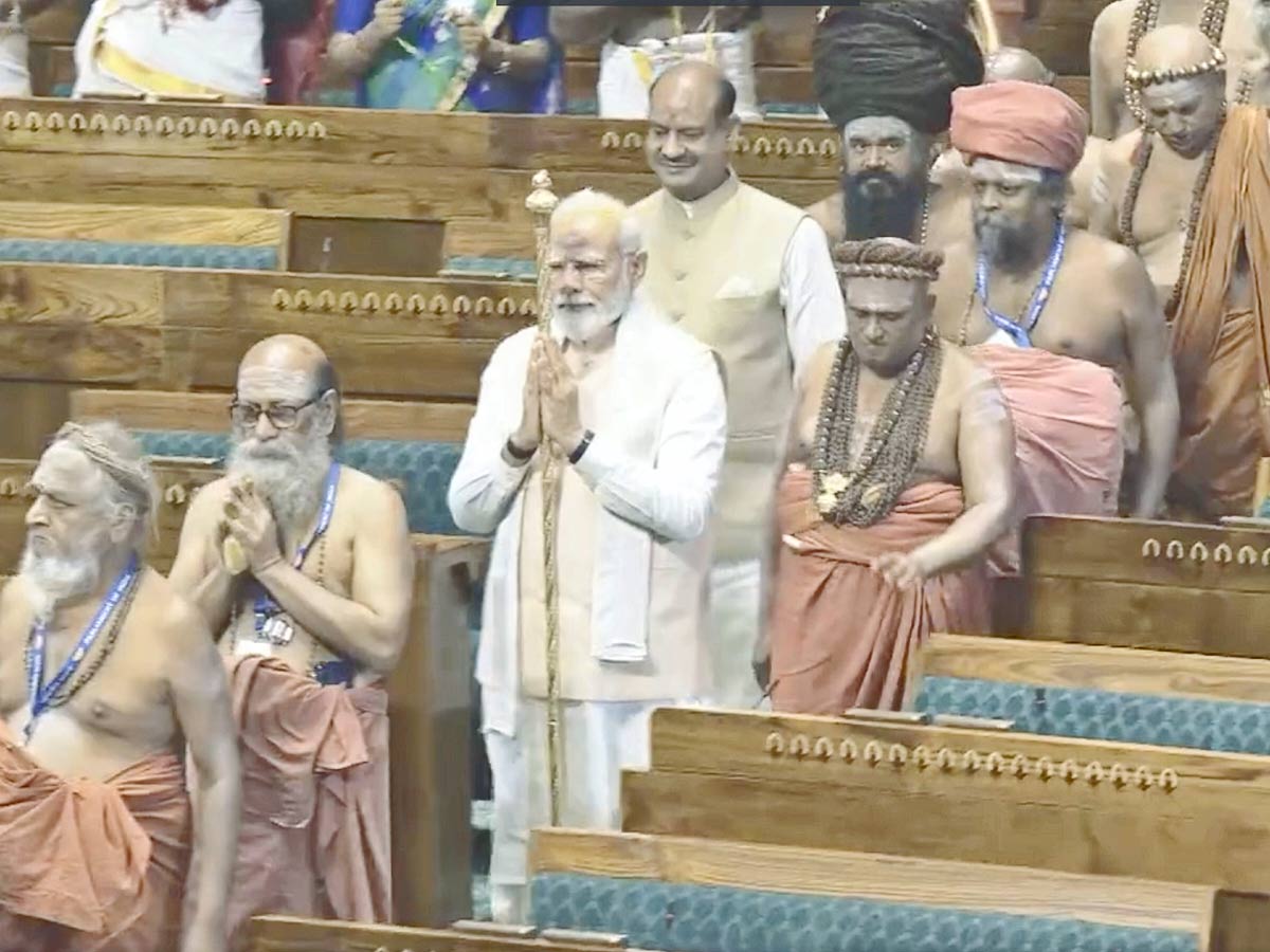 PM_20Modi_20inaugurates_20new_20Parliament_20building_20Photos_13.jpg 18