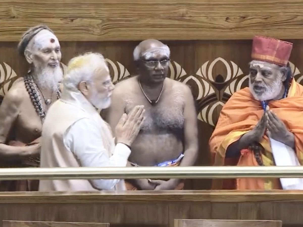 PM_20Modi_20inaugurates_20new_20Parliament_20building_20Photos_14.jpg 19