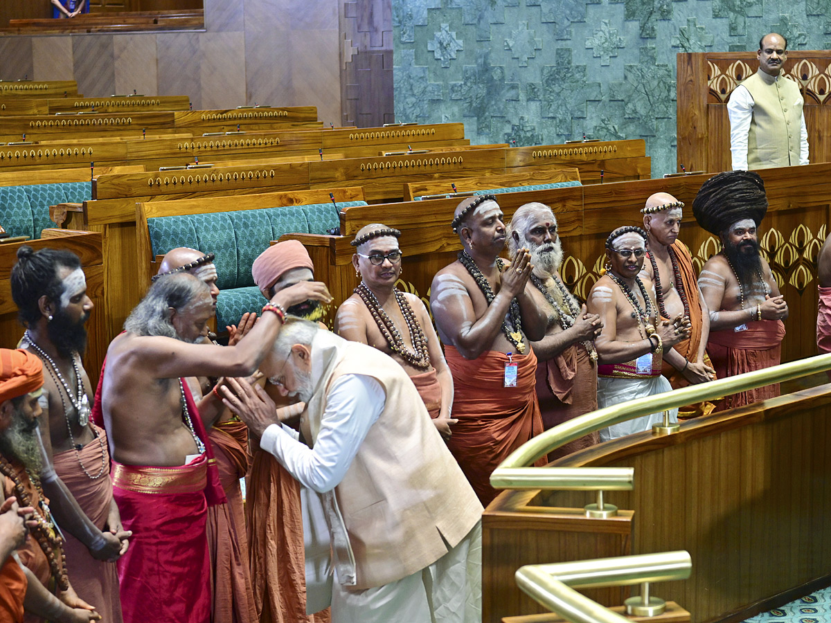 PM_20Modi_20inaugurates_20new_20Parliament_20building_20Photos_16.jpg 21