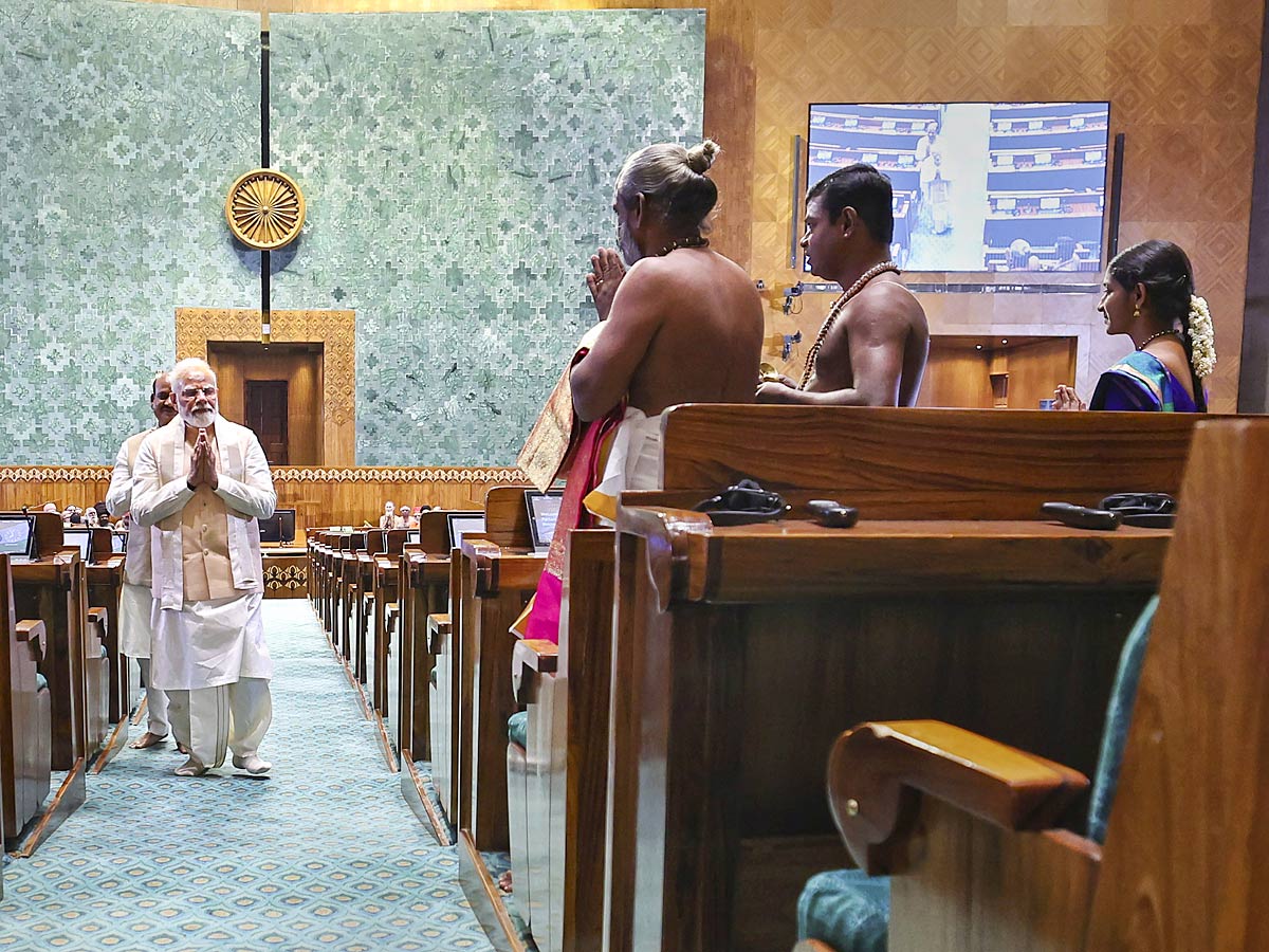 PM_20Modi_20inaugurates_20new_20Parliament_20building_20Photos_2.jpg 7