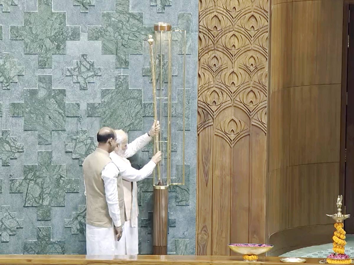 PM_20Modi_20inaugurates_20new_20Parliament_20building_20Photos_3.jpg 8