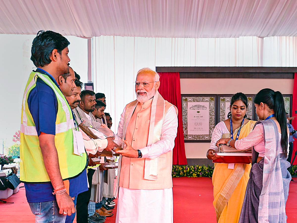 PM_20Modi_20inaugurates_20new_20Parliament_20building_20Photos_8.jpg 13