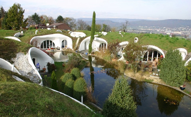 Earth_20House.jpg 7