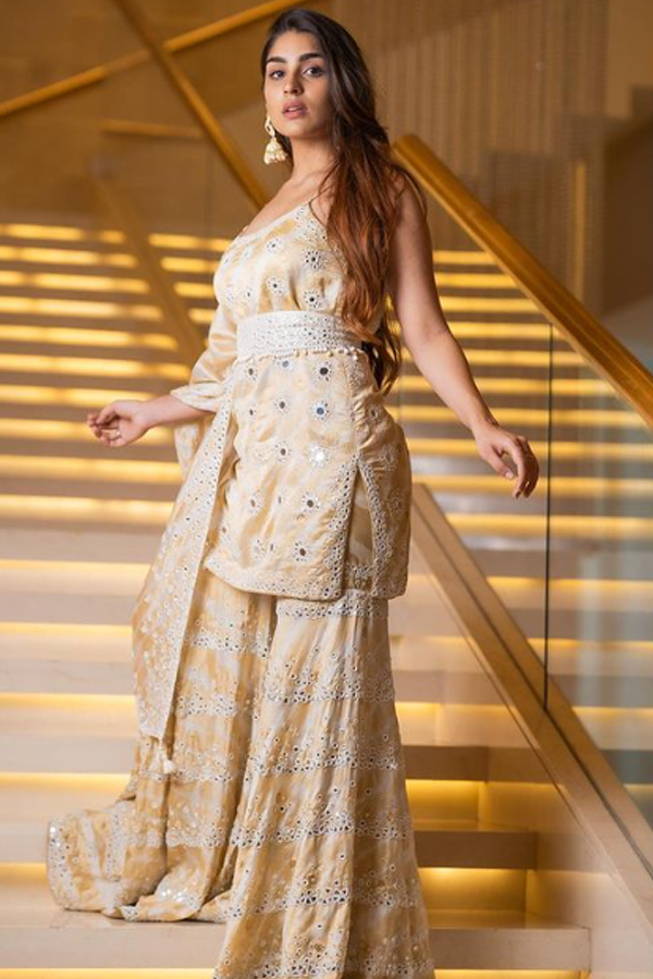 Yukti_20Thareja-14.jpg 14