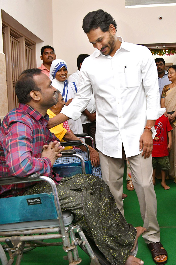 CM_20YS_20Jagan_20YS_20Bharati_20At_20vijayawada_20Nirmal_20Hriday_20Bhavan_20Photos_27.jpg 26