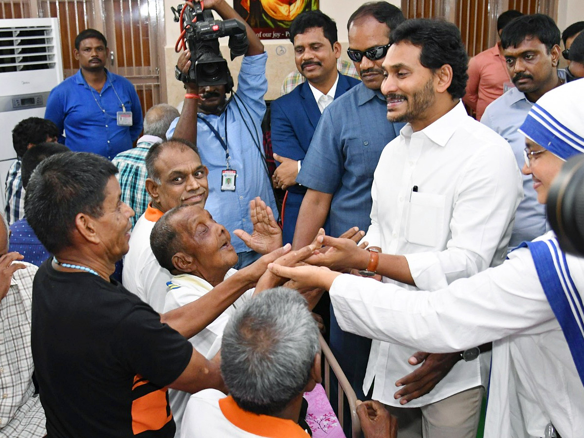 CM_20YS_20Jagan_20YS_20Bharati_20At_20vijayawada_20Nirmal_20Hriday_20Bhavan_20Photos_29.jpg 28