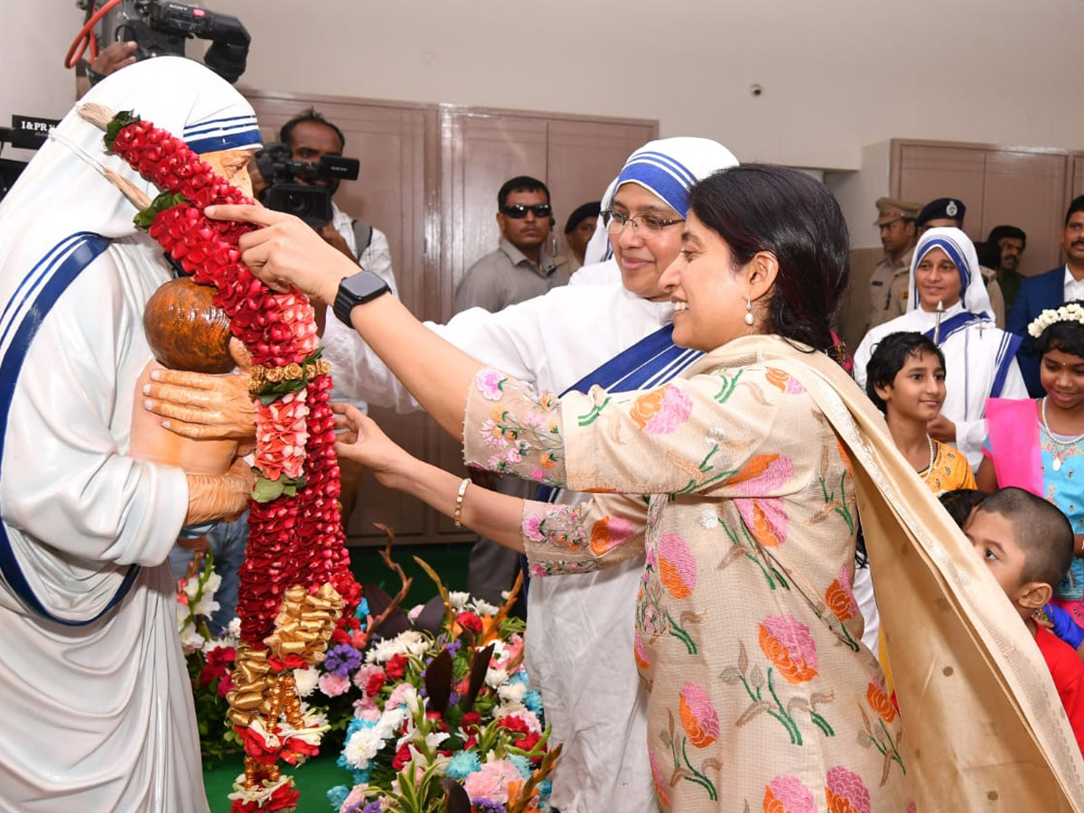CM_20YS_20Jagan_20YS_20Bharati_20At_20vijayawada_20Nirmal_20Hriday_20Bhavan_20Photos_30.jpg 29