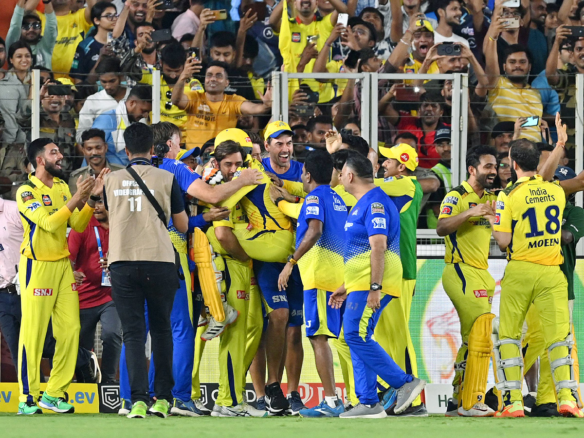 Chennai_20SUper_20Kings_20win_205th_20title_20in_20thriller_20Photos_13.jpg 14