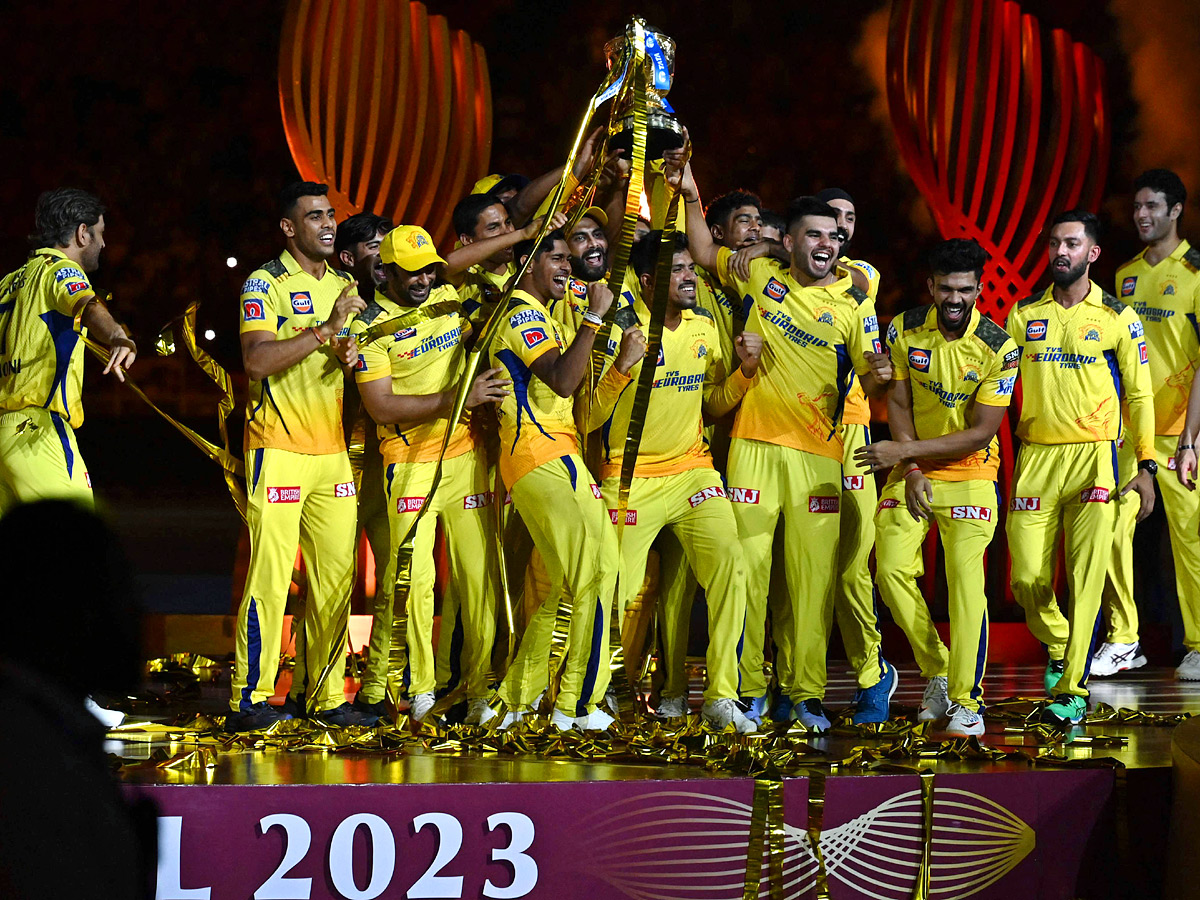 Chennai_20SUper_20Kings_20win_205th_20title_20in_20thriller_20Photos_2.jpg 3