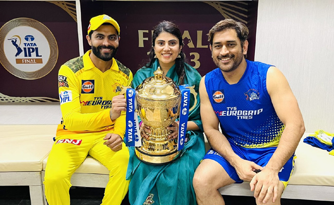 jadejatweetondhoni.jpg
