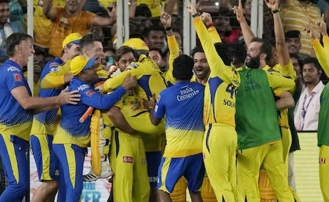 msdhoni-ravindra-jadeja-vid.jpg