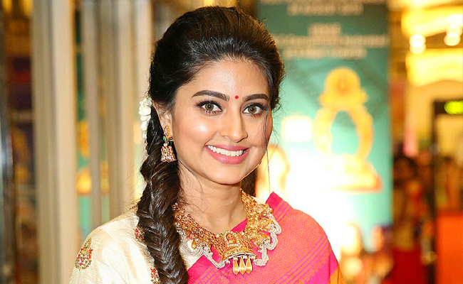 heroine-sneha1.jpg