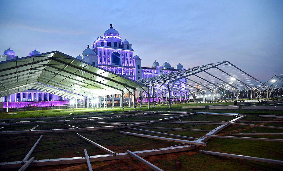 Decade_20celebrations_20Secretariat_20Martyrs_27_20memorial_20in_20electric_20lights-12.jpg 12