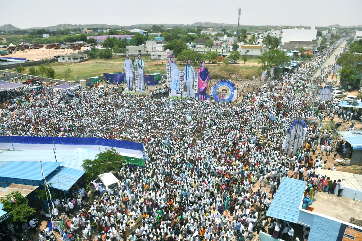 Huge_20Crowd_20At_20CM_20YS_20Jagan_20Pattikonda_20Sabha-18.jpg 16