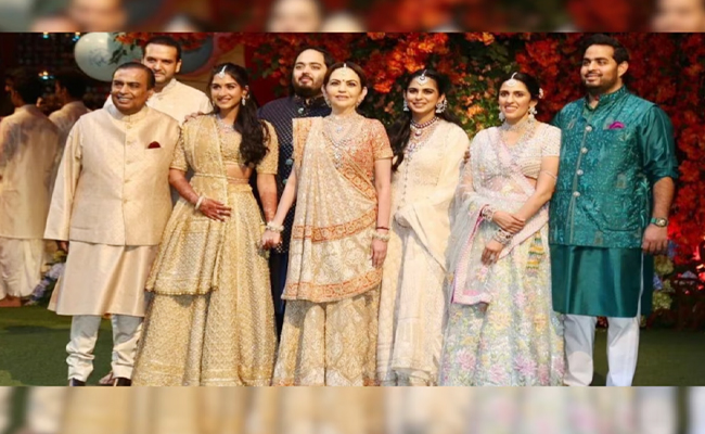 isha_20ambani_20enganement.jpg 9