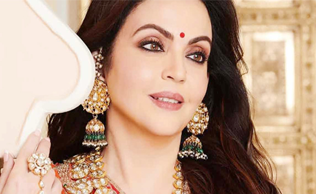 mukesh_20wife.jpg 10