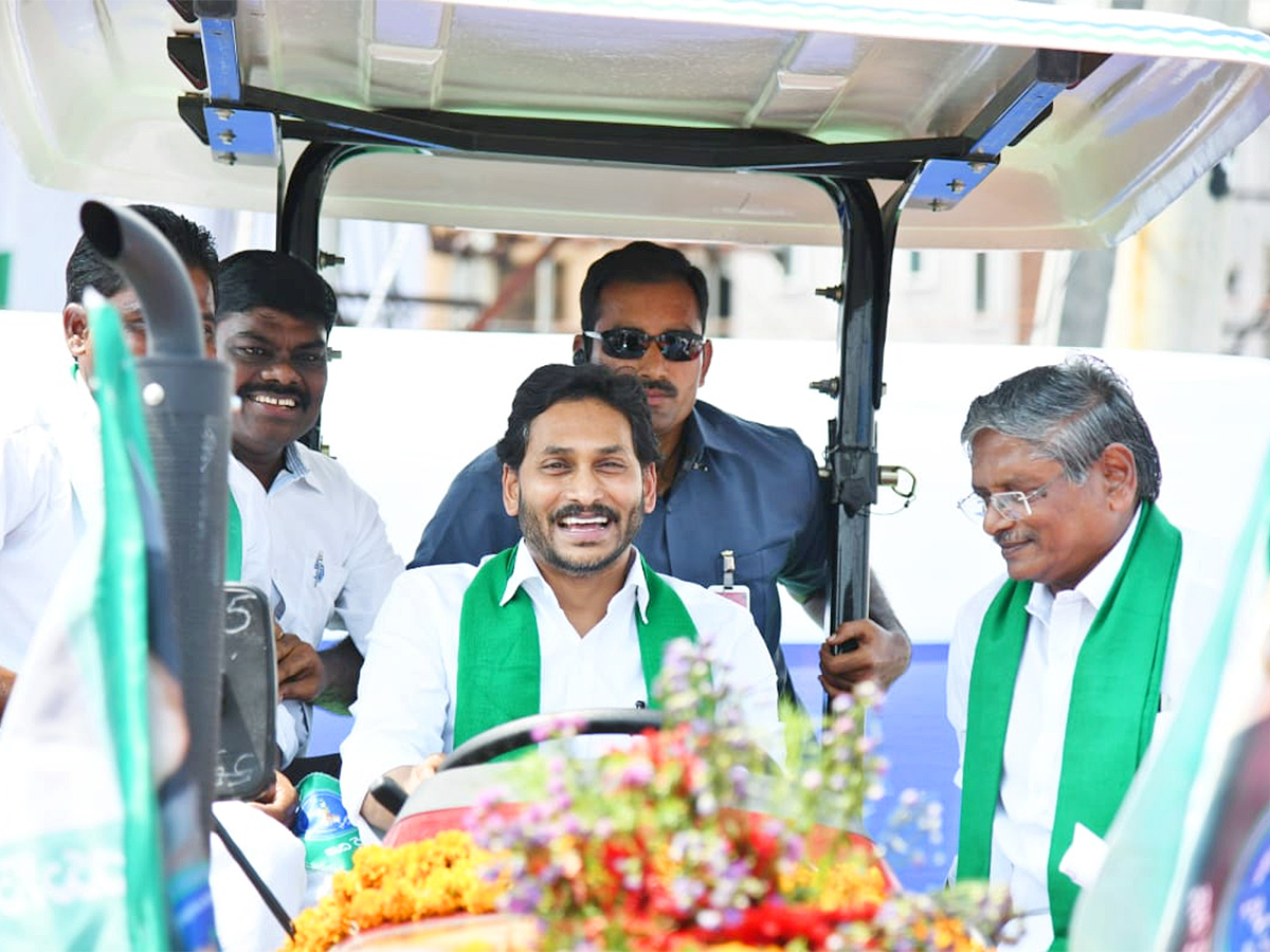 CM_20Jagan_20YSR_20Yantra_20Seva_20Pathakam_20Scheme_20Launch_20Guntur_20Photos-1.jpg 1