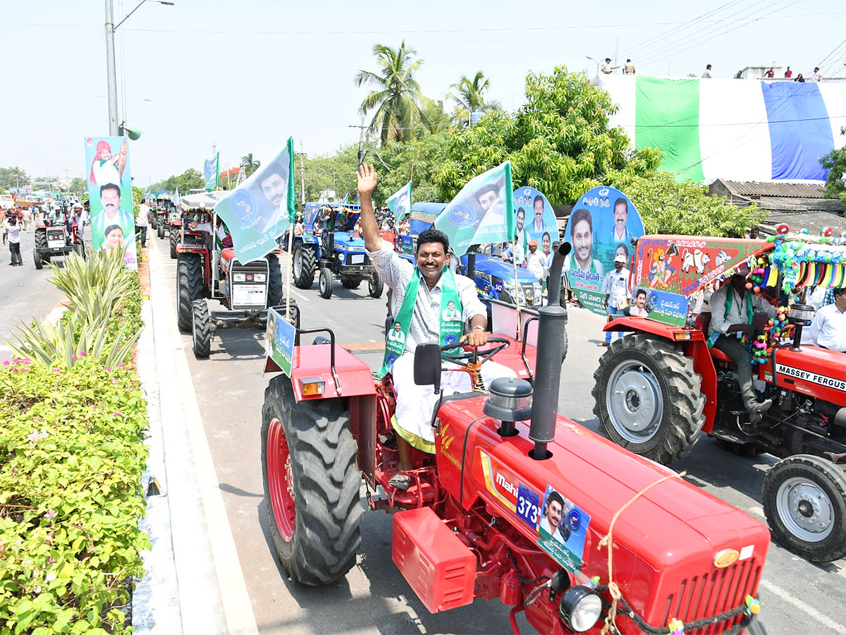 CM_20Jagan_20YSR_20Yantra_20Seva_20Pathakam_20Scheme_20Launch_20Guntur_20Photos-14.jpg 14