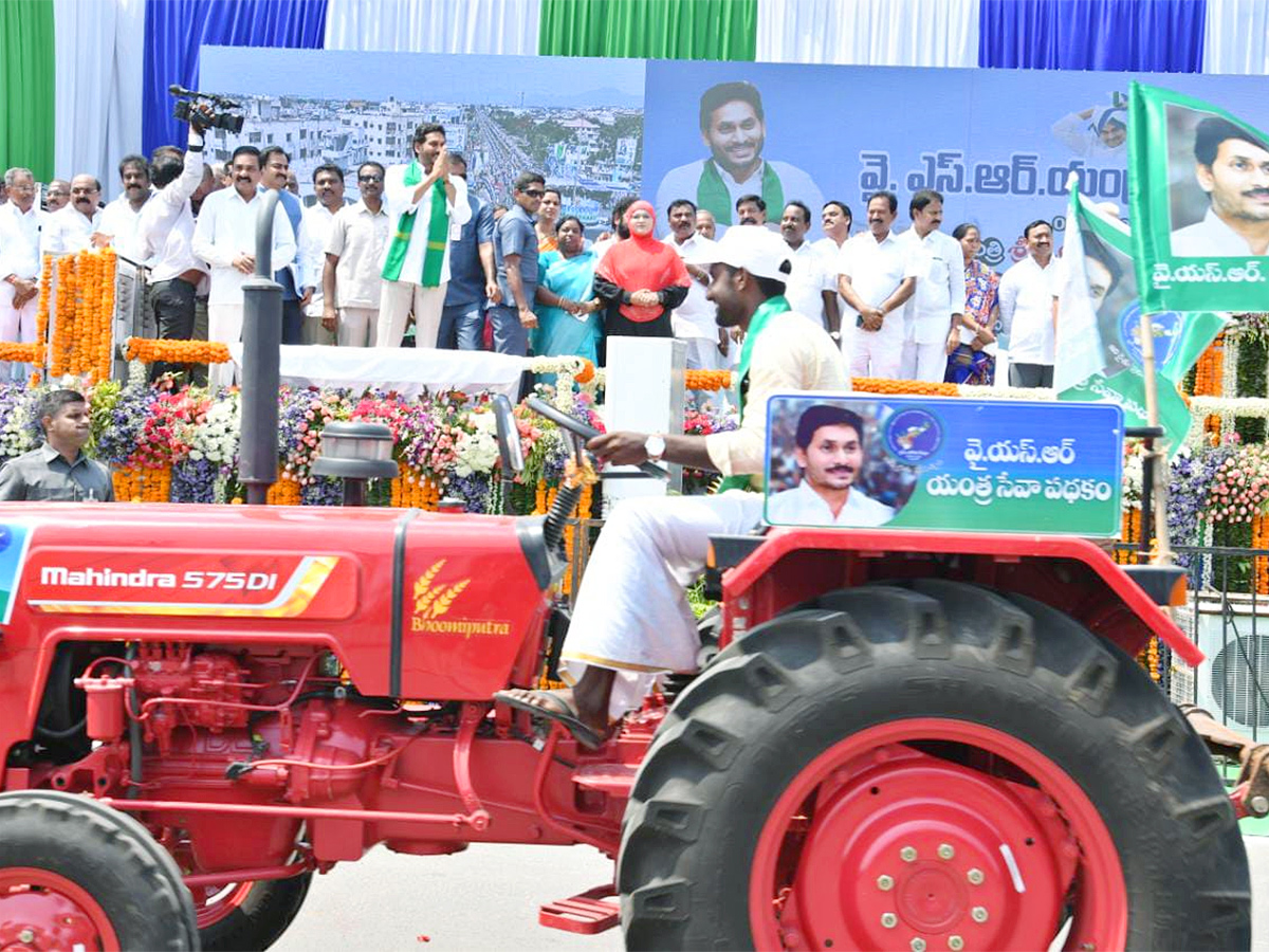 CM_20Jagan_20YSR_20Yantra_20Seva_20Pathakam_20Scheme_20Launch_20Guntur_20Photos-16.jpg 16