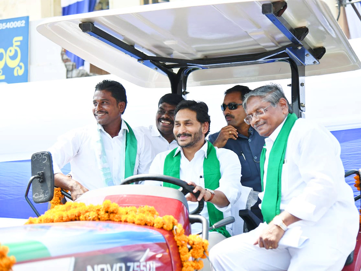 CM_20Jagan_20YSR_20Yantra_20Seva_20Pathakam_20Scheme_20Launch_20Guntur_20Photos-2.jpg 2