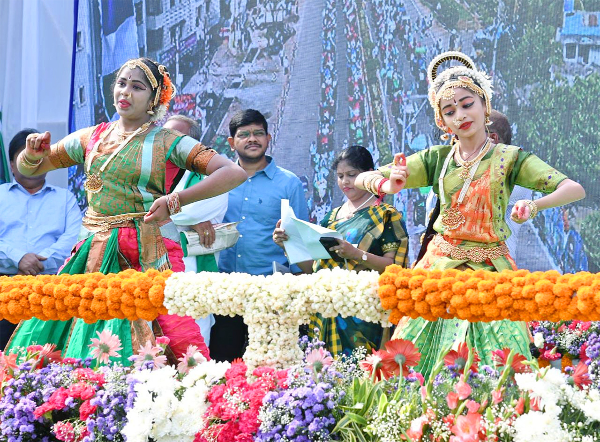 CM_20Jagan_20YSR_20Yantra_20Seva_20Pathakam_20Scheme_20Launch_20Guntur_20Photos-27.jpg 18