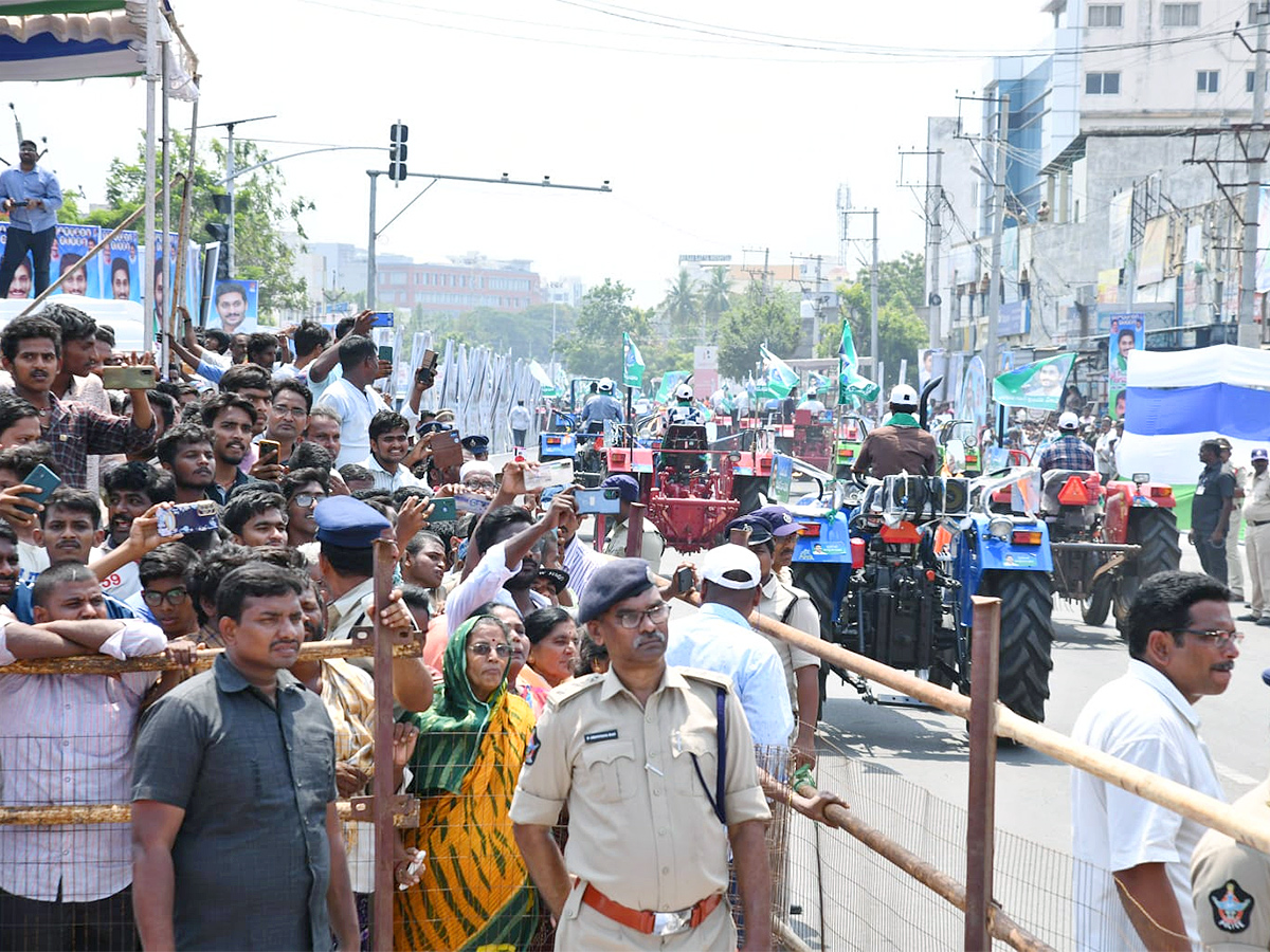 CM_20Jagan_20YSR_20Yantra_20Seva_20Pathakam_20Scheme_20Launch_20Guntur_20Photos-34.jpg 23