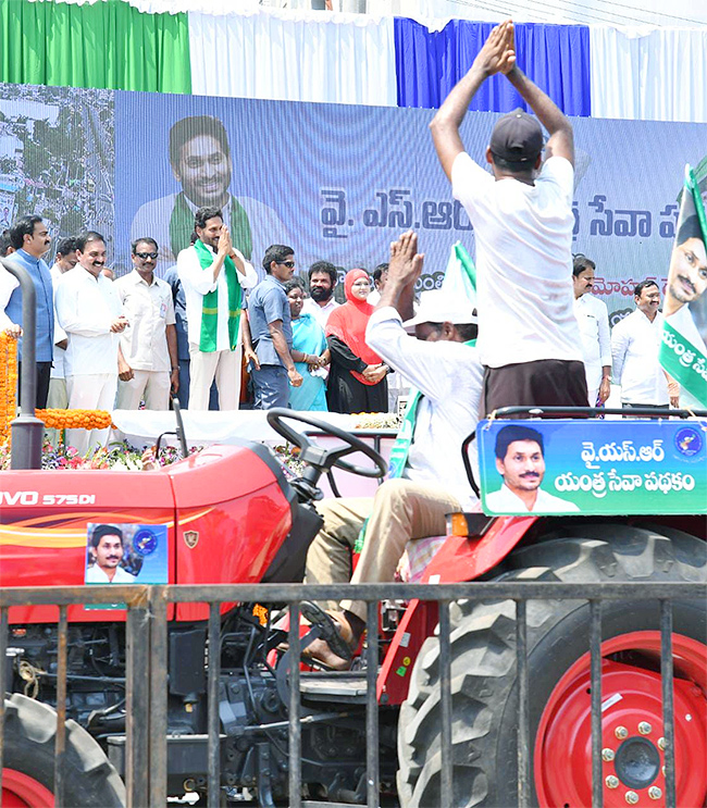 CM_20Jagan_20YSR_20Yantra_20Seva_20Pathakam_20Scheme_20Launch_20Guntur_20Photos-35.jpg 24