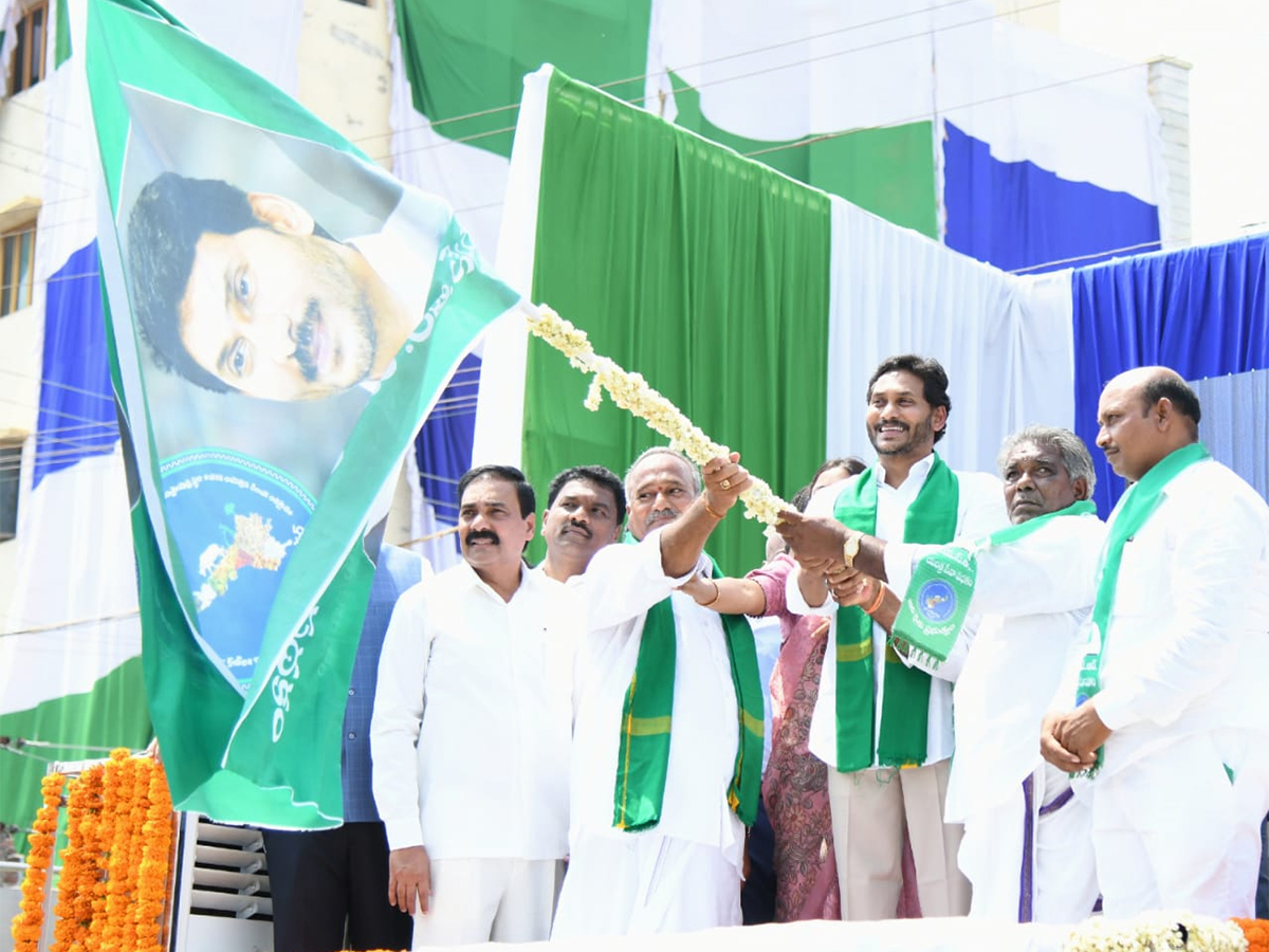 CM_20Jagan_20YSR_20Yantra_20Seva_20Pathakam_20Scheme_20Launch_20Guntur_20Photos-4.jpg 4