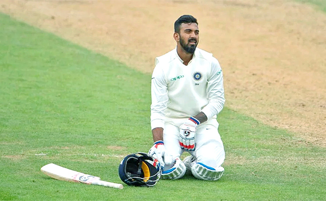 KL-Rahul-starts-walking.jpg