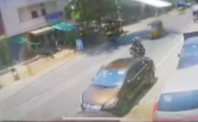LB-Nagar-Accident-Dhanalaks.jpg