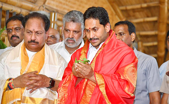 Cm-Jagan-Participated-In-Shanti-Yagnam.jpg