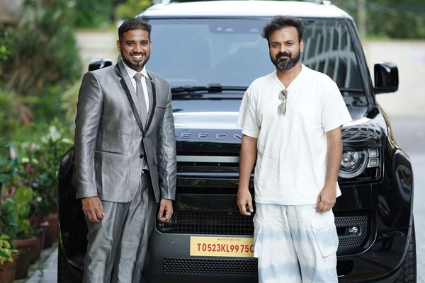 Kunchacko-Boban-land-rover-defender-car.jpg