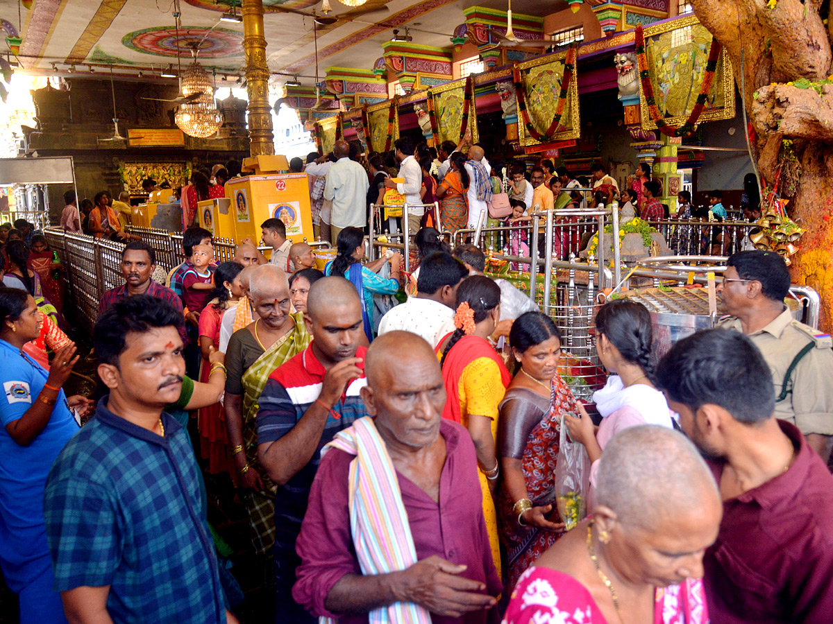 huge-rush-of-bhavani-devotees-at-kanaka-durga-temple-in-vijayawada-1.jpg 1