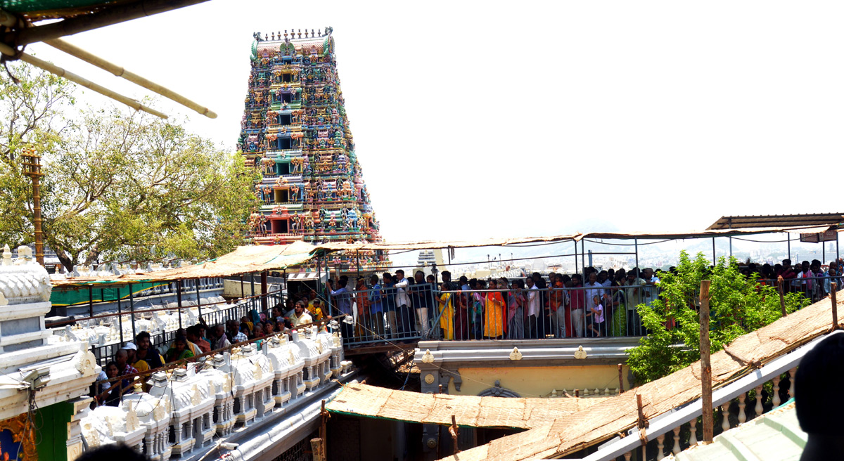 huge-rush-of-bhavani-devotees-at-kanaka-durga-temple-in-vijayawada-14.jpg 11