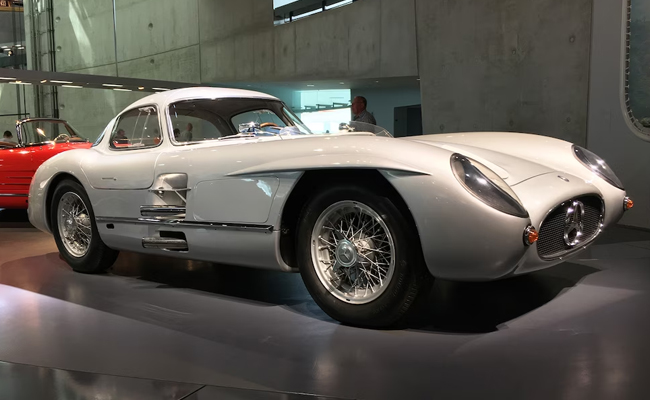 Mercedes-Benz_20Museum-04.jpg 5